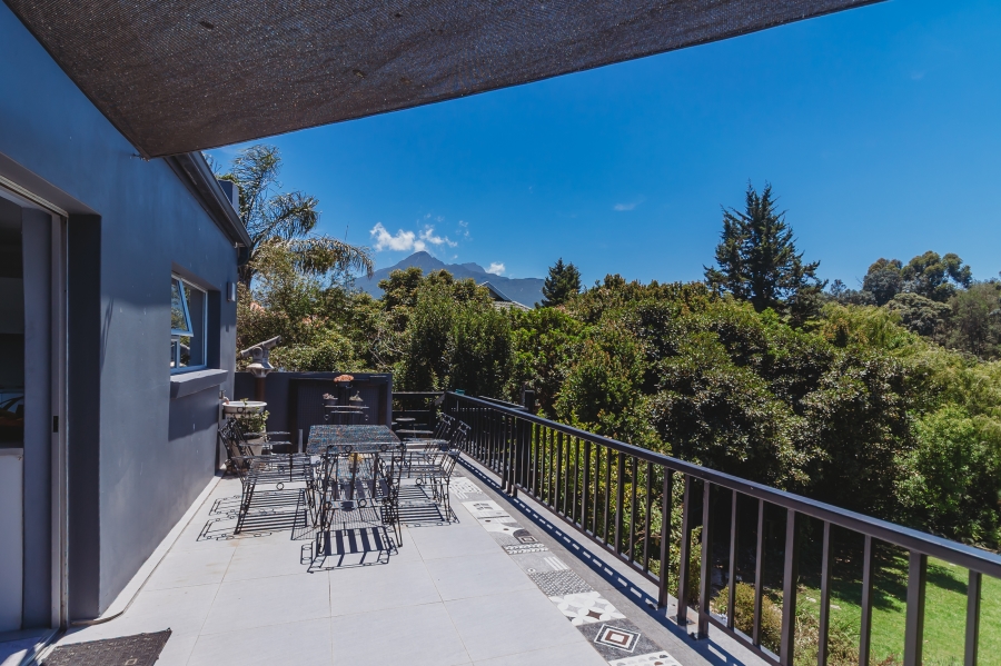 4 Bedroom Property for Sale in Denver Park Western Cape